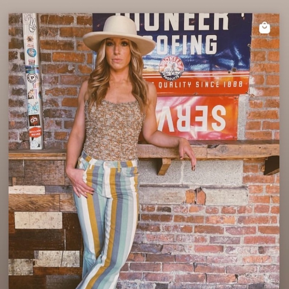 Saints and Hearts Bell Bottoms NWT - Size 30